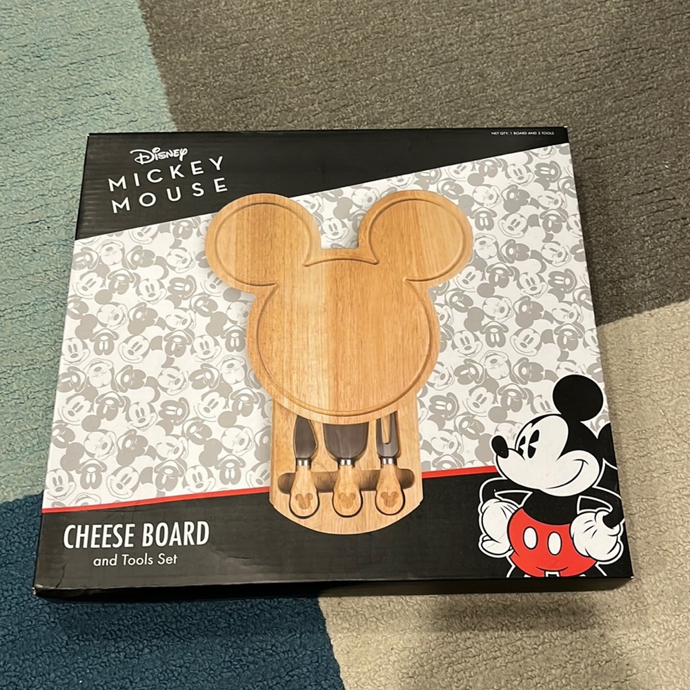 Disney Mickey Nouse cheese board set NIB